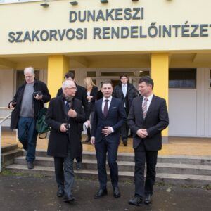 Szakorvosi Rendelőintézet ‒ külső felújítás 005